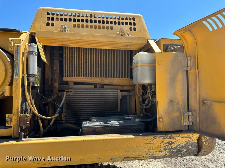 image for item DR7446 2000 John Deere 330LC  excavator