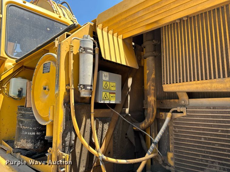 image for item DR7446 2000 John Deere 330LC  excavator