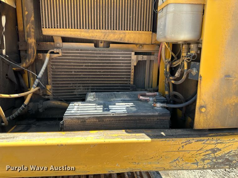 image for item DR7446 2000 John Deere 330LC  excavator