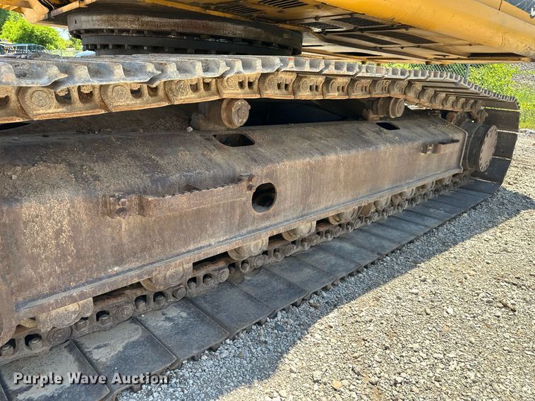 image for item DR7446 2000 John Deere 330LC  excavator