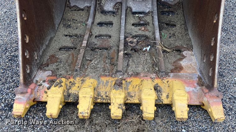 image for item HN9912 Caterpillar  54"W excavator bucket