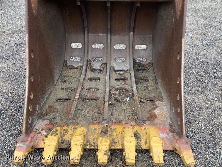 image for item HN9912 Caterpillar  54"W excavator bucket