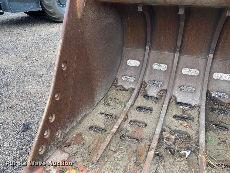 image for item HN9912 Caterpillar  54"W excavator bucket