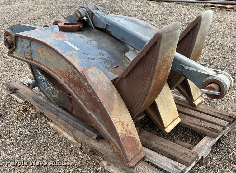 image for item HN9913 Caterpillar  50"W excavator grapple