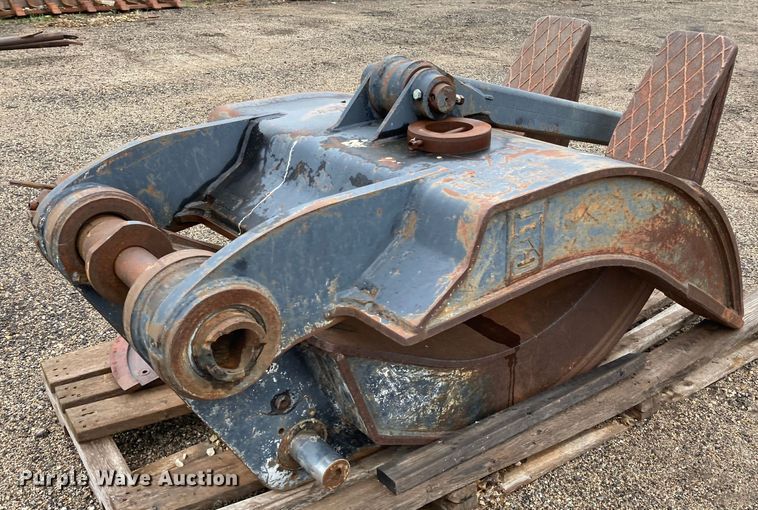 image for item HN9913 Caterpillar  50"W excavator grapple