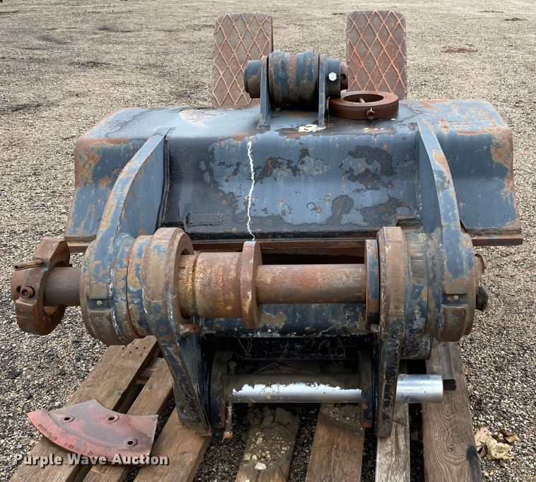 image for item HN9913 Caterpillar  50"W excavator grapple