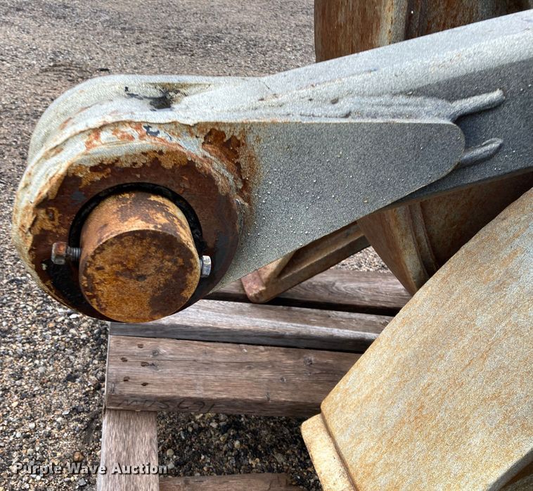 image for item HN9913 Caterpillar  50"W excavator grapple