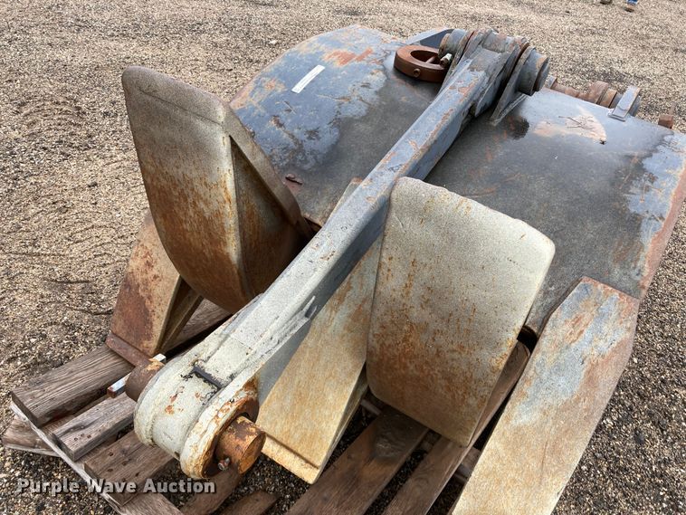 image for item HN9913 Caterpillar  50"W excavator grapple