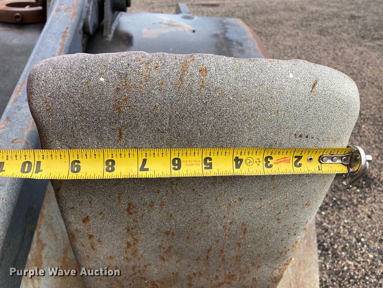 image for item HN9913 Caterpillar  50"W excavator grapple