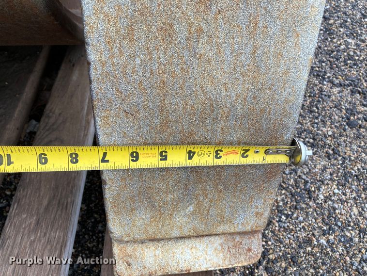 image for item HN9913 Caterpillar  50"W excavator grapple