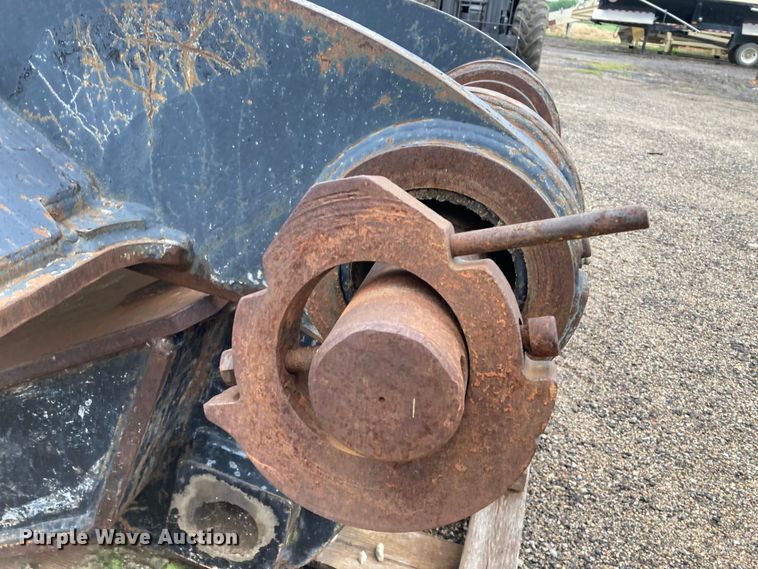 image for item HN9913 Caterpillar  50"W excavator grapple