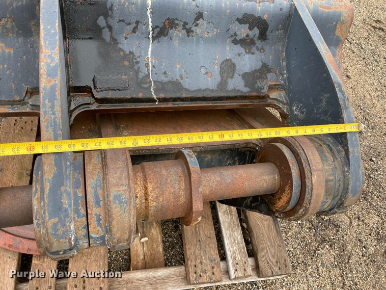 image for item HN9913 Caterpillar  50"W excavator grapple