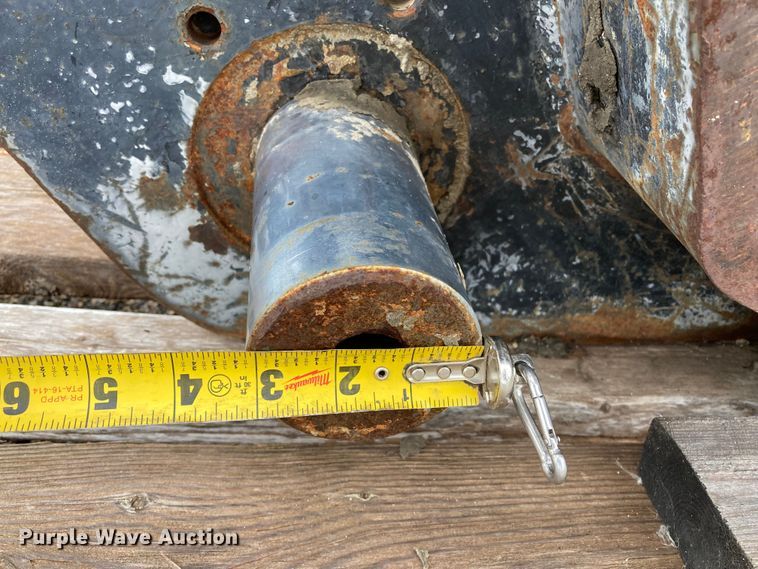 image for item HN9913 Caterpillar  50"W excavator grapple