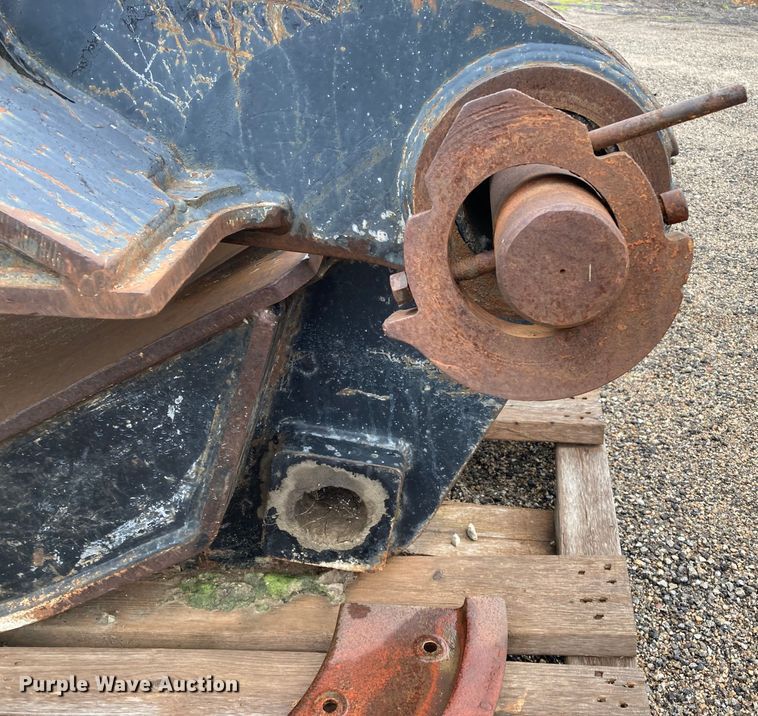 image for item HN9913 Caterpillar  50"W excavator grapple