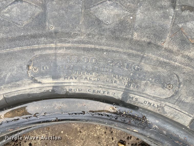 image for item HN9914 (6) motor grader tires