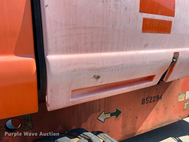 image for item II9241 2006 JLG 660SJ  boom lift