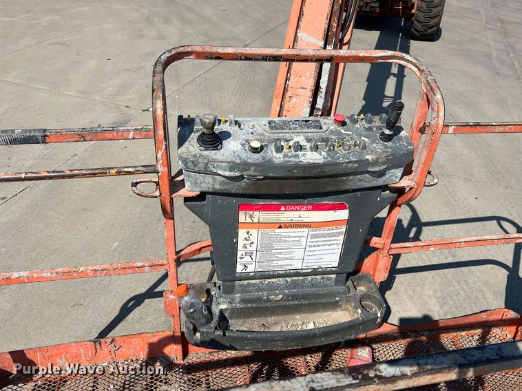 image for item II9241 2006 JLG 660SJ  boom lift