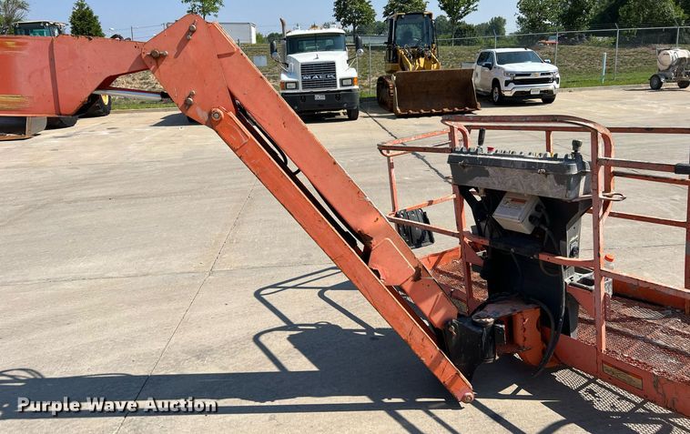 image for item II9241 2006 JLG 660SJ  boom lift