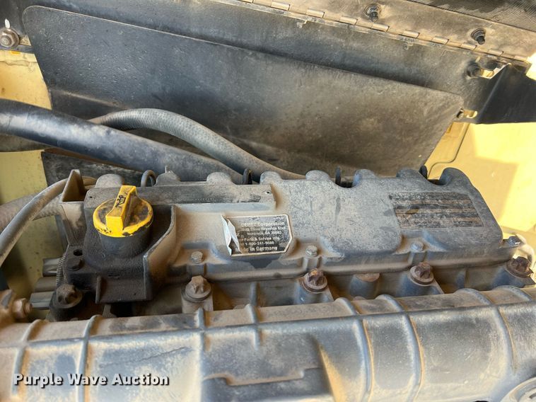 image for item II9241 2006 JLG 660SJ  boom lift