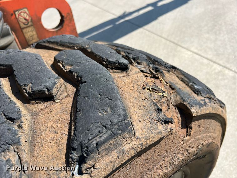 image for item II9241 2006 JLG 660SJ  boom lift