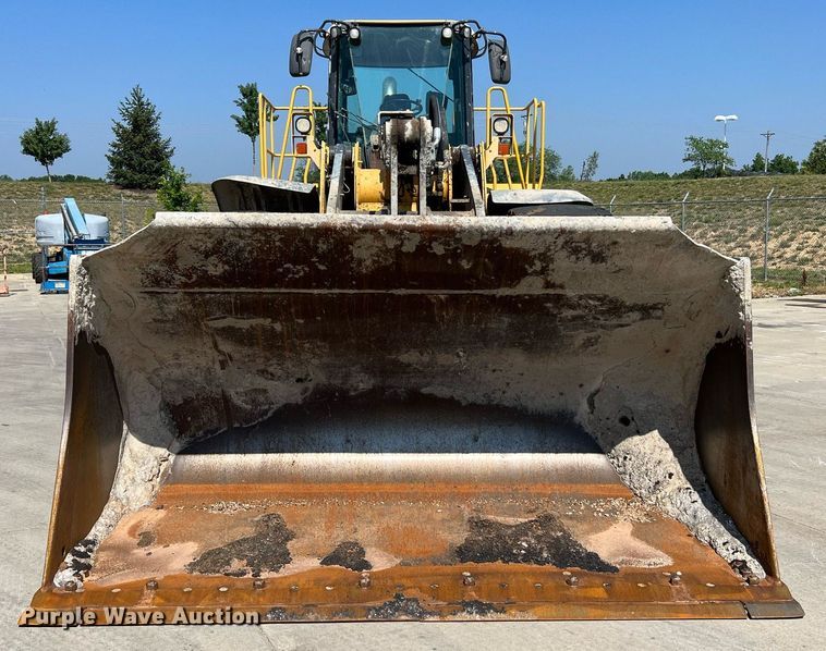 image for item II9243 2010 John Deere 824K  wheel loader