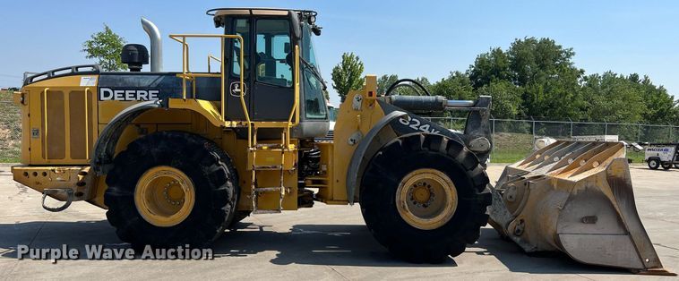 image for item II9243 2010 John Deere 824K  wheel loader