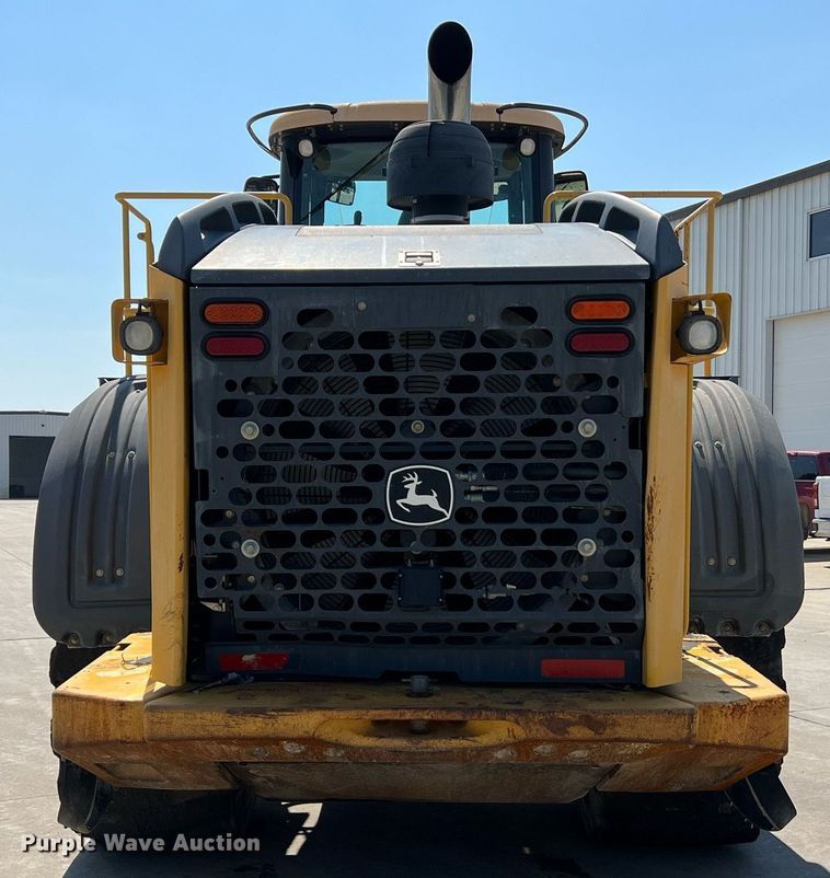 image for item II9243 2010 John Deere 824K  wheel loader