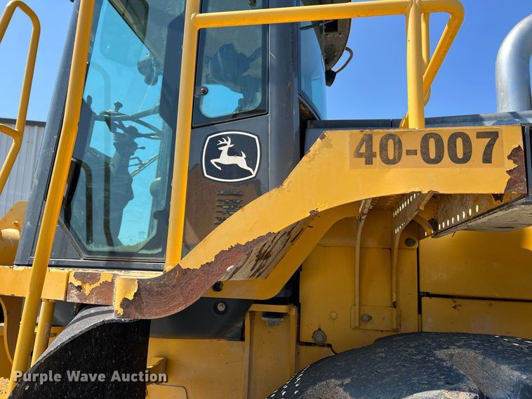 image for item II9243 2010 John Deere 824K  wheel loader