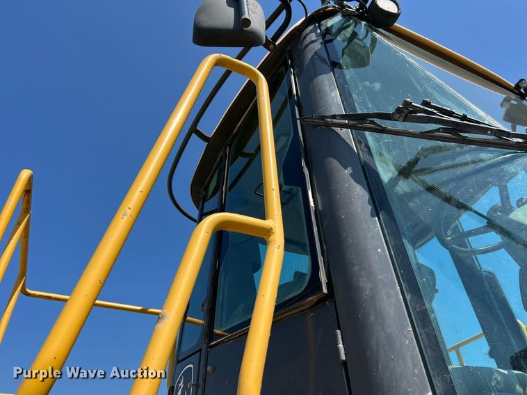 image for item II9243 2010 John Deere 824K  wheel loader