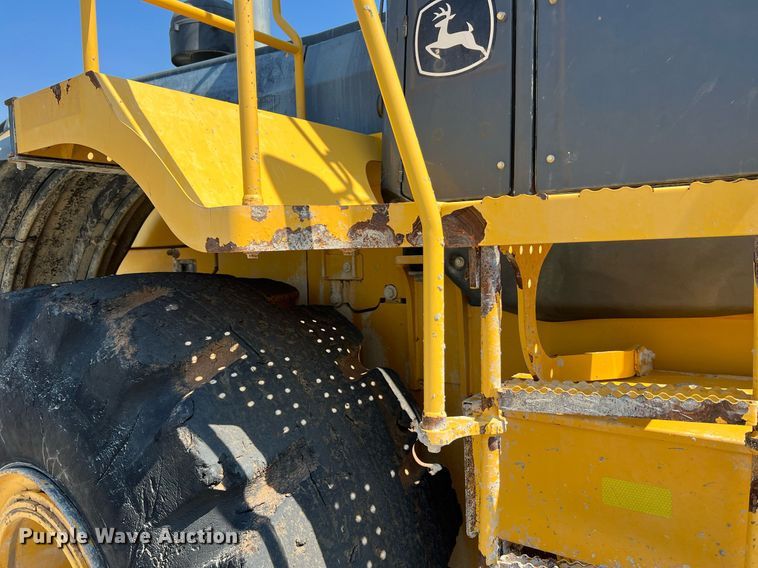 image for item II9243 2010 John Deere 824K  wheel loader