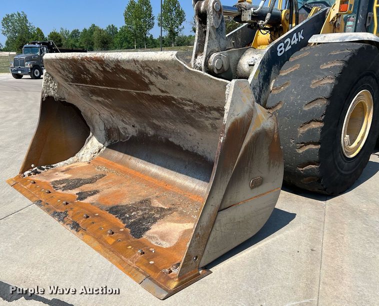 image for item II9243 2010 John Deere 824K  wheel loader
