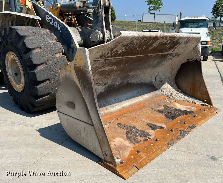 image for item II9243 2010 John Deere 824K  wheel loader
