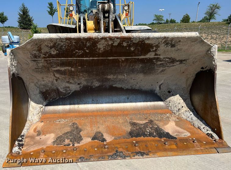 image for item II9243 2010 John Deere 824K  wheel loader