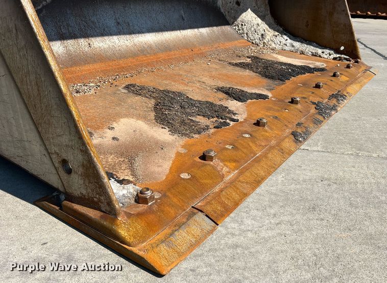 image for item II9243 2010 John Deere 824K  wheel loader