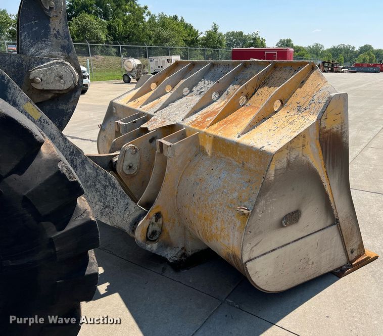 image for item II9243 2010 John Deere 824K  wheel loader