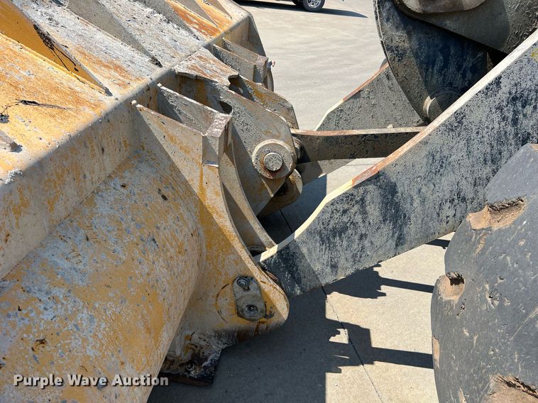 image for item II9243 2010 John Deere 824K  wheel loader