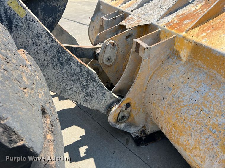 image for item II9243 2010 John Deere 824K  wheel loader