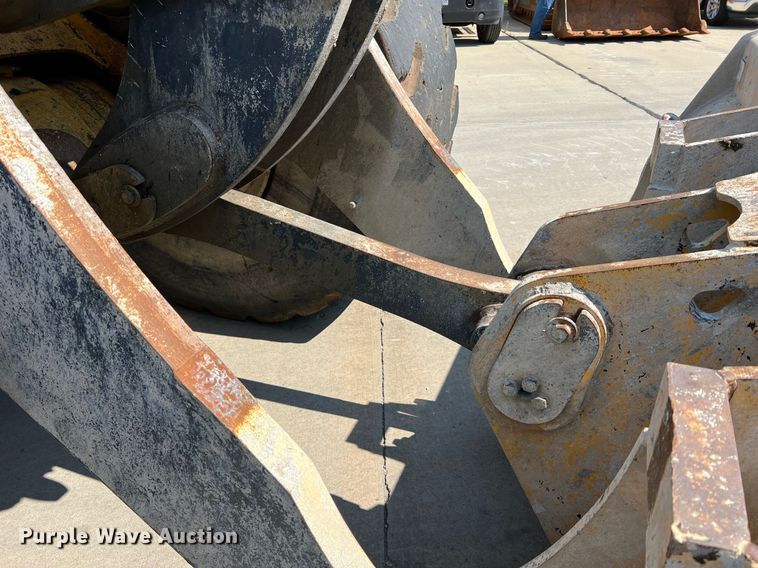 image for item II9243 2010 John Deere 824K  wheel loader