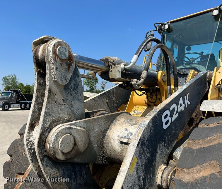 image for item II9243 2010 John Deere 824K  wheel loader