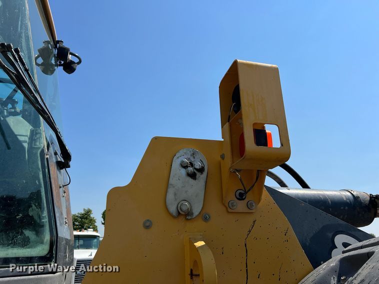 image for item II9243 2010 John Deere 824K  wheel loader