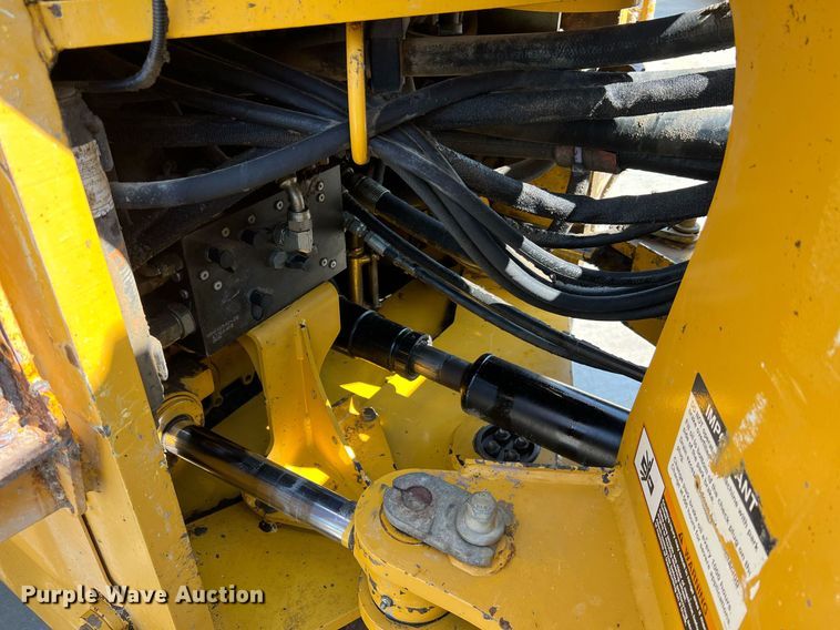 image for item II9243 2010 John Deere 824K  wheel loader