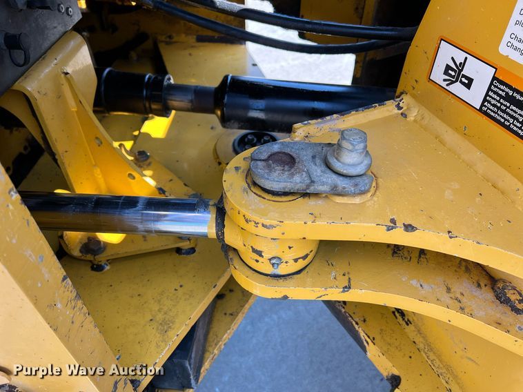 image for item II9243 2010 John Deere 824K  wheel loader