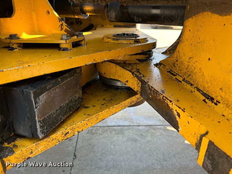 image for item II9243 2010 John Deere 824K  wheel loader