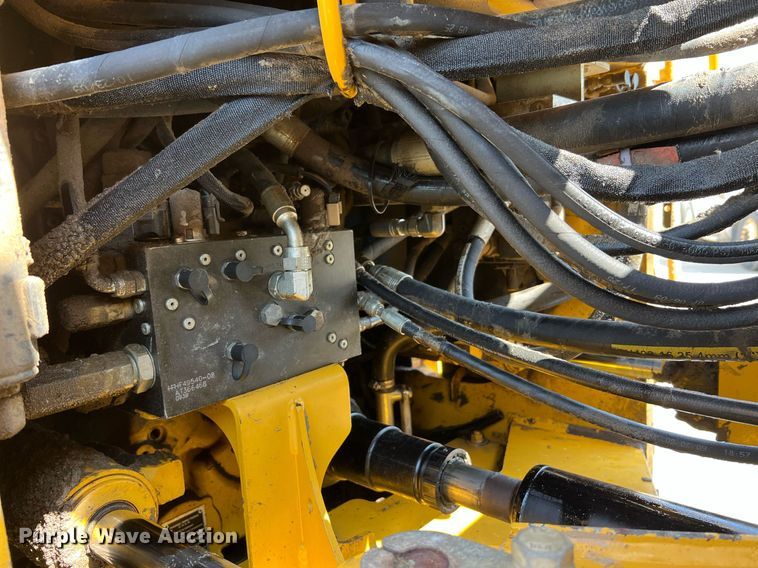 image for item II9243 2010 John Deere 824K  wheel loader