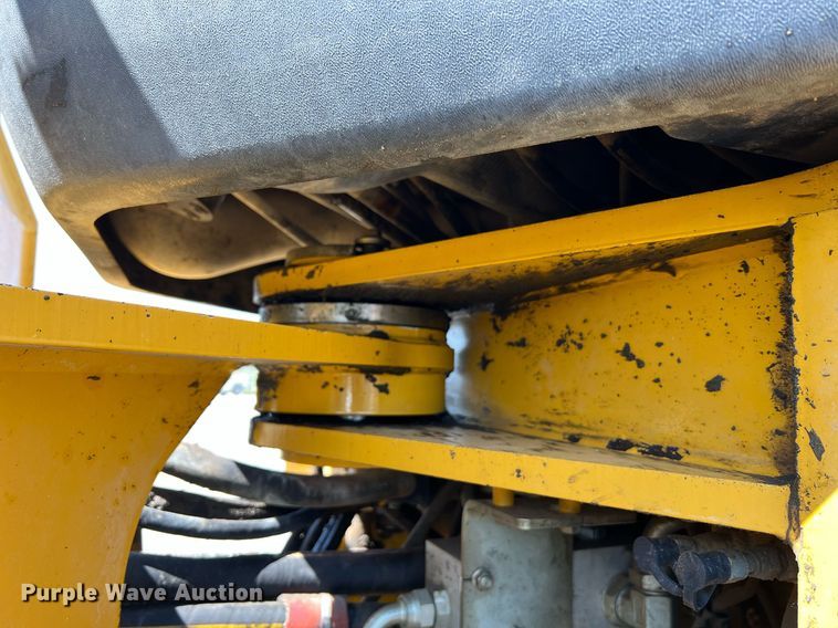 image for item II9243 2010 John Deere 824K  wheel loader