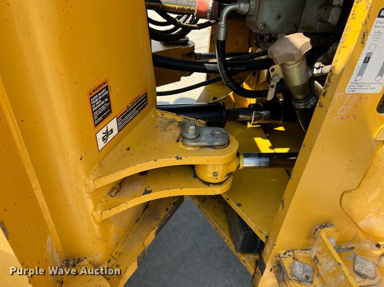 image for item II9243 2010 John Deere 824K  wheel loader