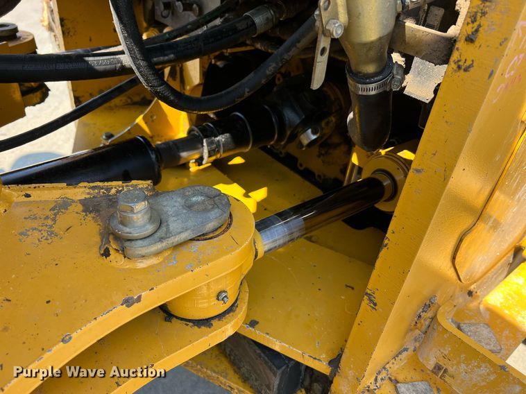 image for item II9243 2010 John Deere 824K  wheel loader