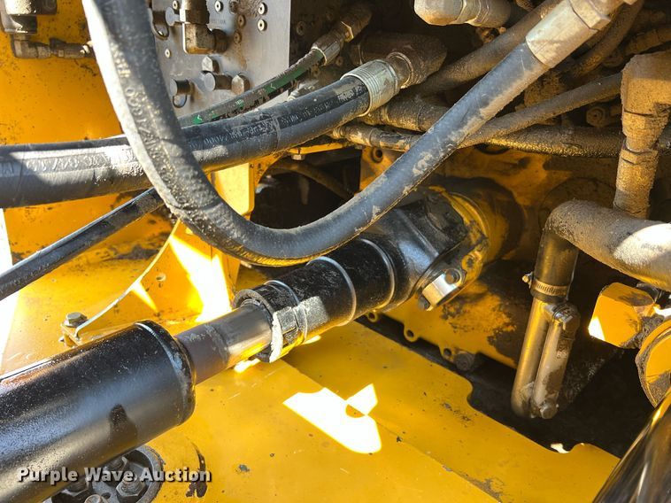 image for item II9243 2010 John Deere 824K  wheel loader