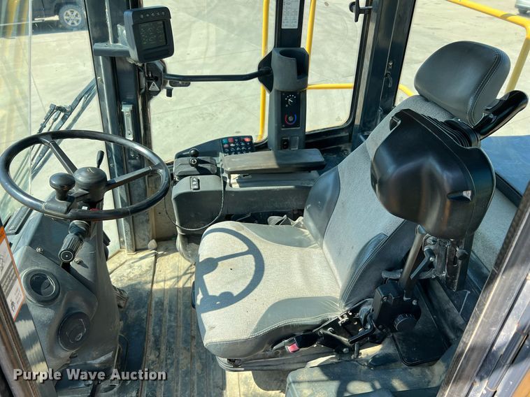 image for item II9243 2010 John Deere 824K  wheel loader