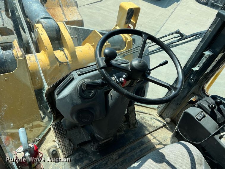 image for item II9243 2010 John Deere 824K  wheel loader